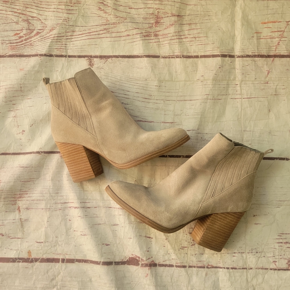 Marc Fisher Alva Suede Bootie Size 6 - Picture 2 of 8